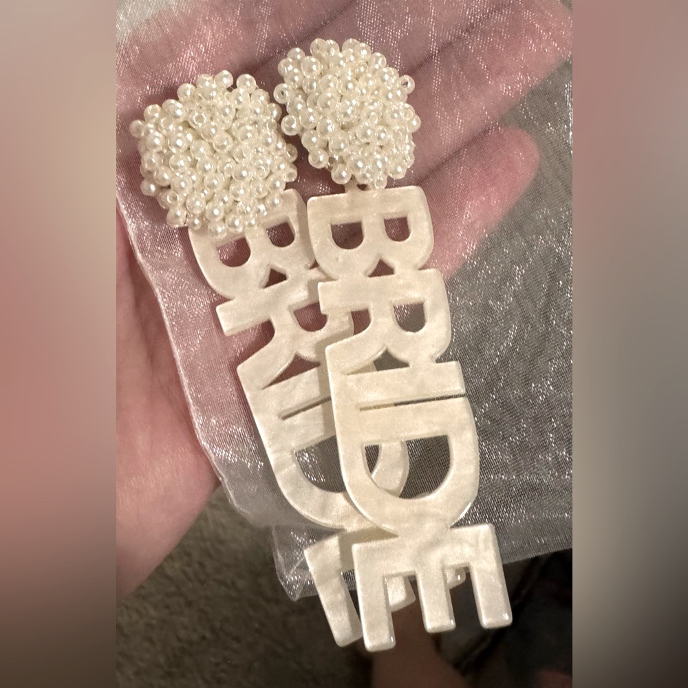 Elegant Pearl 'Bride' Earrings